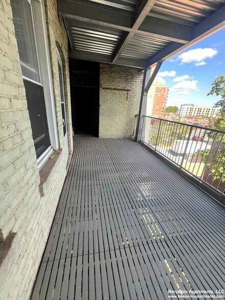 Building Photo - 8 Barrows St