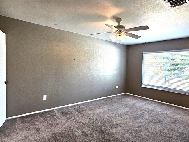 Building Photo - 2657 Roxbury Cir