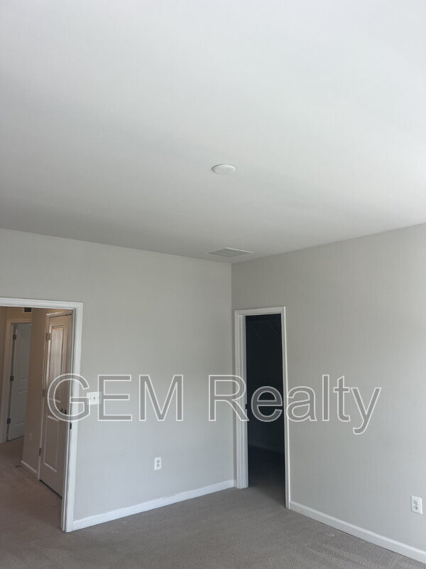 Building Photo - 1833 Sag Harbor Ln