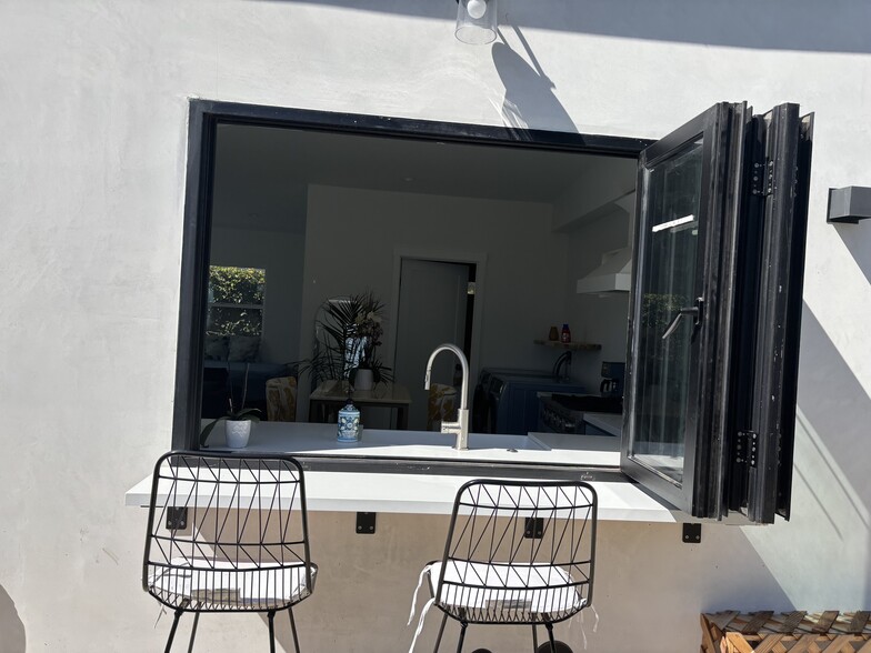 Building Photo - 2060 Channel Dr