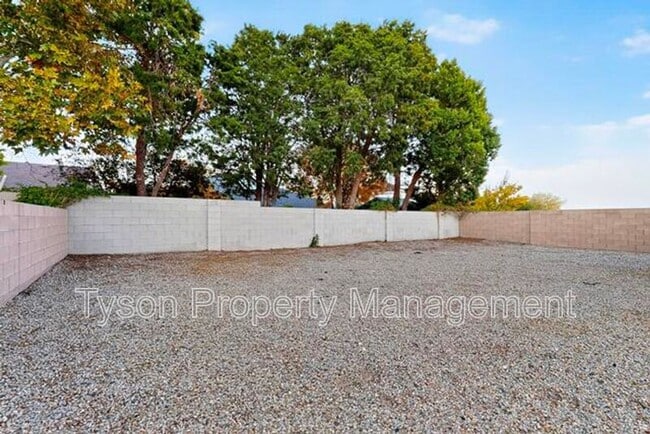 Building Photo - 8001 Vinemont Pl NW