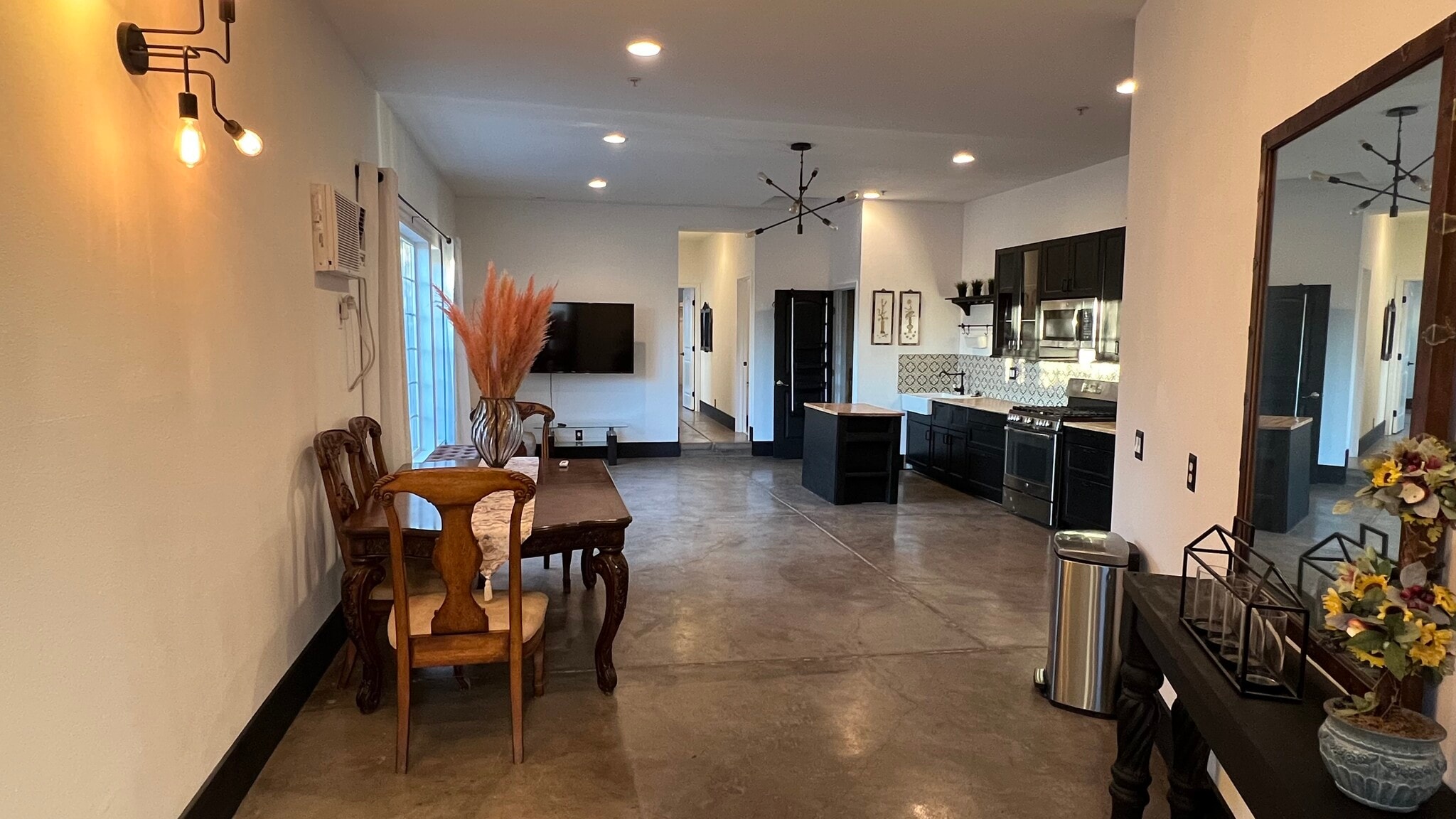 Building Photo - 17858 Sidwell St