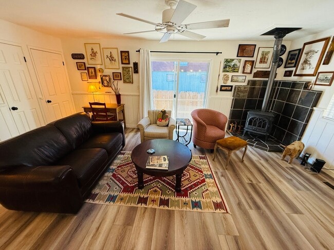 Building Photo - 1676 Bakersfield St