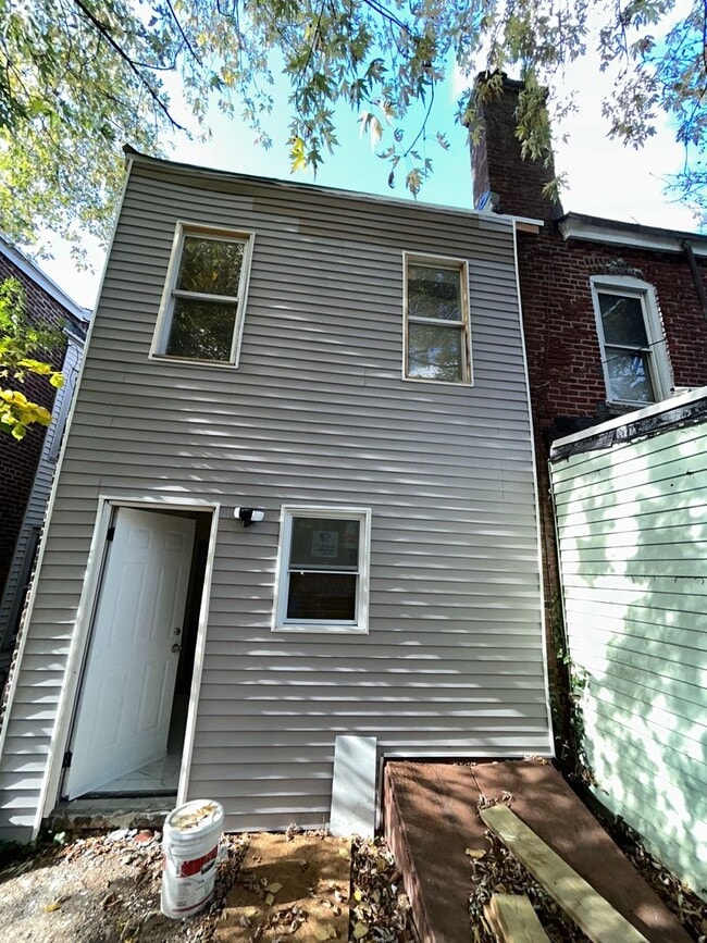 Building Photo - 510 N Hermitage Ave