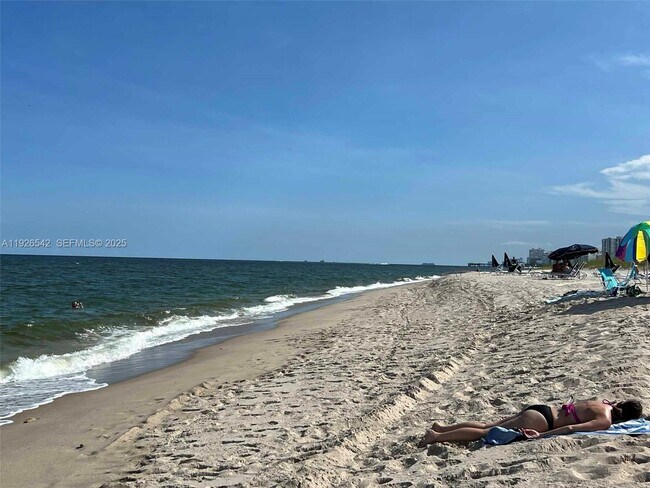 Building Photo - 3257 NE 13th St