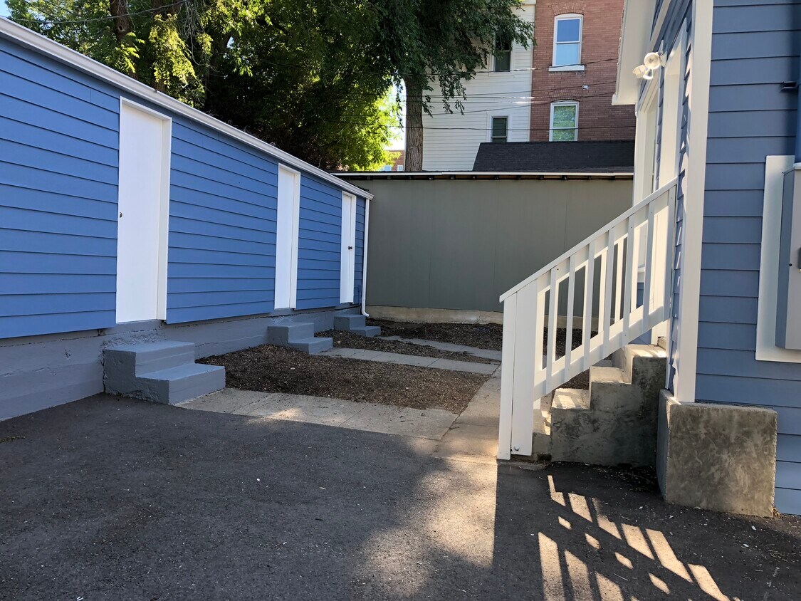 Individual Garage Spots - 1109 1st Ave N