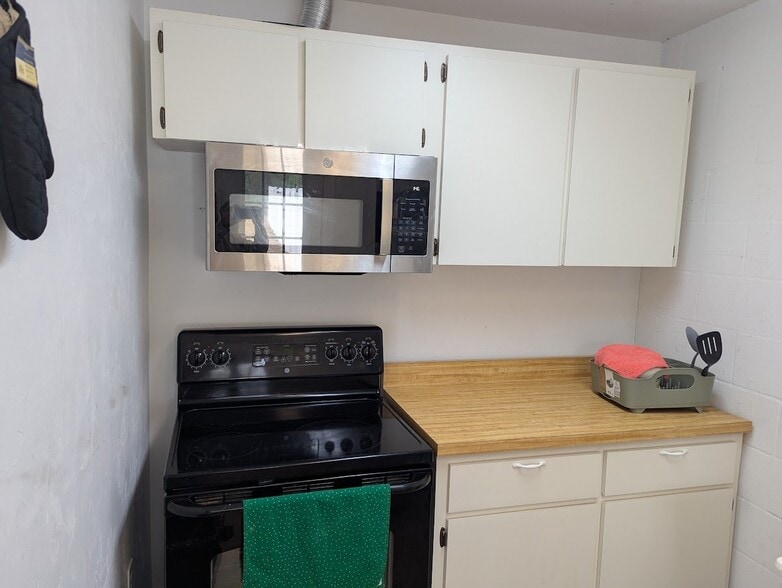 Building Photo - 7830 SW 97th Ave