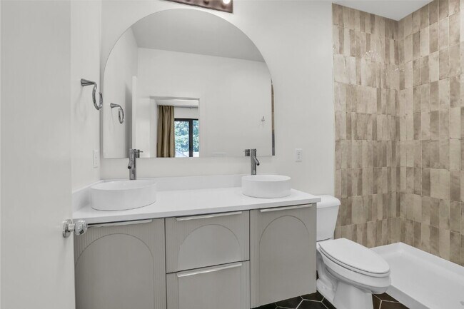 Building Photo - Brand-New Townhome Just Minutes from Downt...