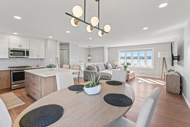 Building Photo - 445 S Riverside Dr