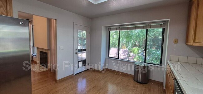 Building Photo - 642 Silvertop Way