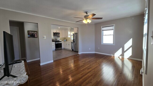 Building Photo - 2 Pine Crest Dr