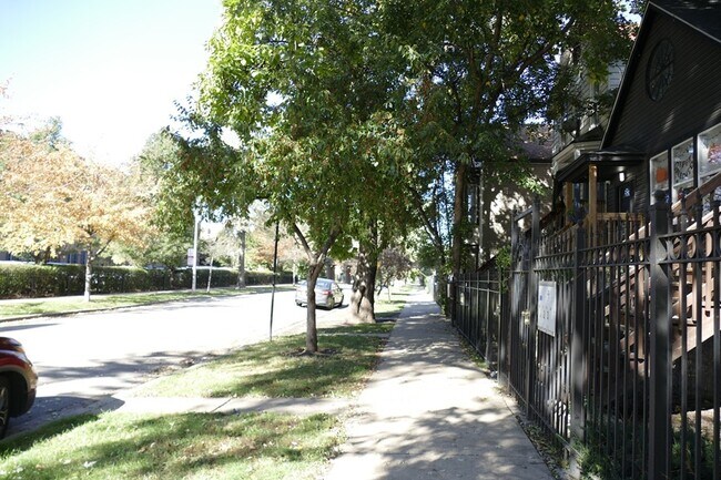 Building Photo - 1729 N Fairfield Ave