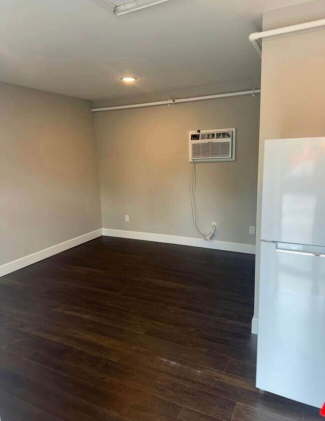 Building Photo - 1533 Harle Ave NW