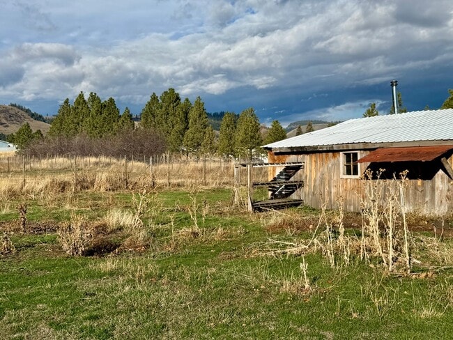 Building Photo - 210 18th St