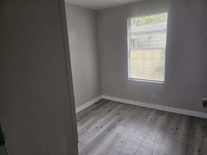 Building Photo - 8405 Vining St