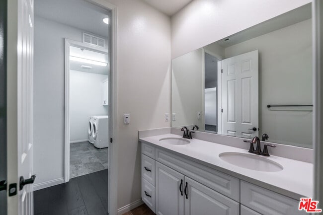 Building Photo - 22379 Driftwood Ct