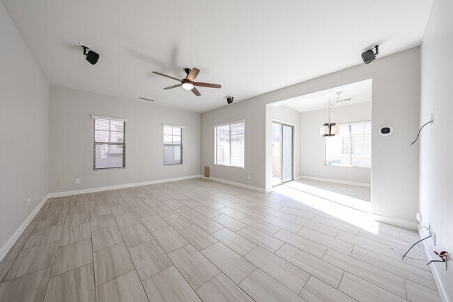Building Photo - 16039 N 19th Dr