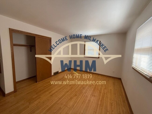 Building Photo - 8526 W Appleton Ave