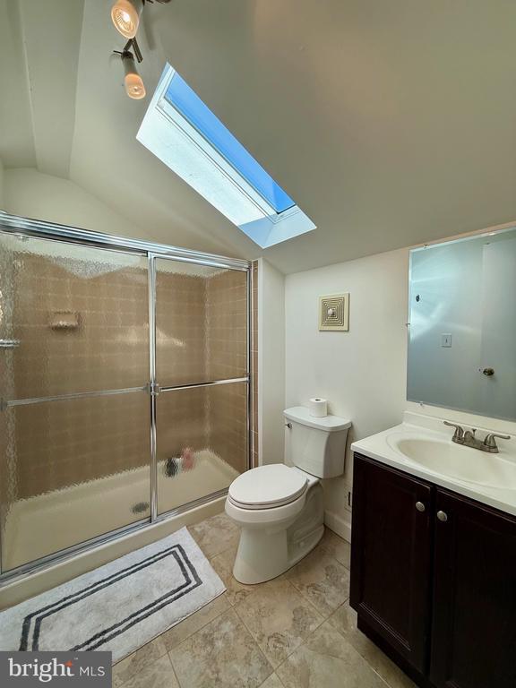 Building Photo - 28 Servan Ct