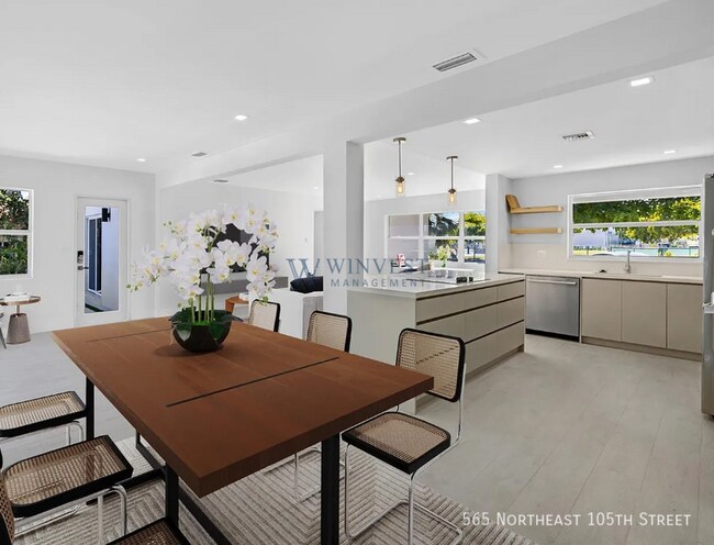 Building Photo - 565 NE 105th St