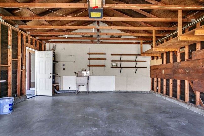 Building Photo - Great single level home in Mira Mesa.  Ava...