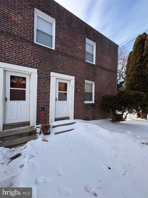 Building Photo - 636 Park Ln