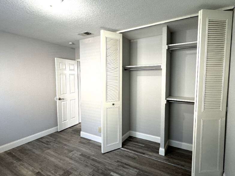 Building Photo - 3606 Versailles Dr