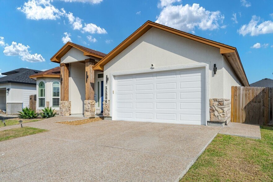 Building Photo - 11526 S Crk Dr