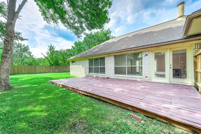 Building Photo - 1927 Summerfield Pl