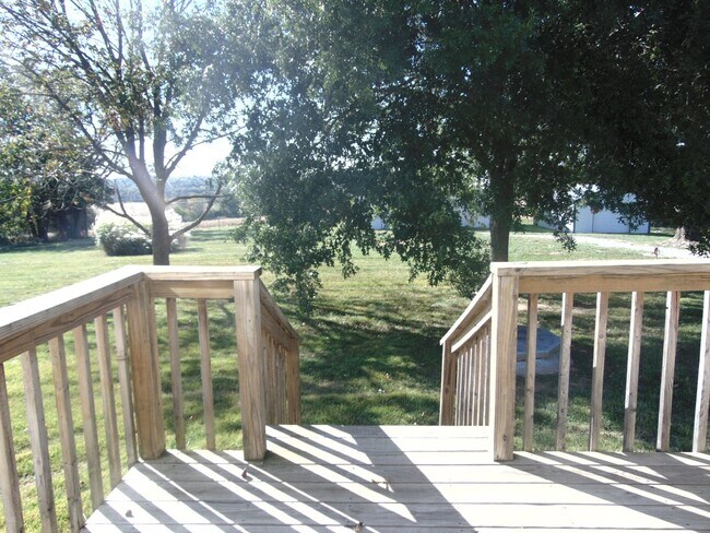 Building Photo - Fayette Family Farm House!