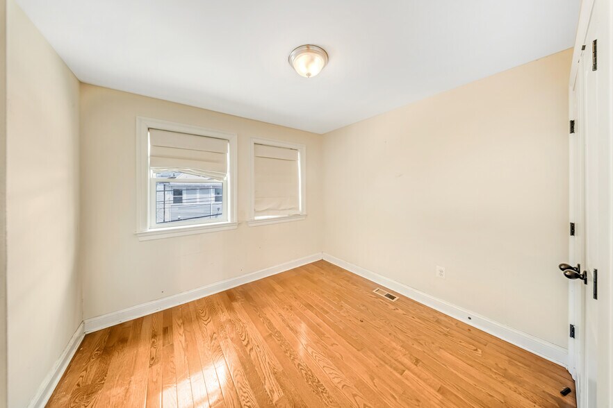 Building Photo - 1505 Spring Pl NW