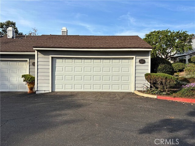 Building Photo - 1683 N Mountain Ave