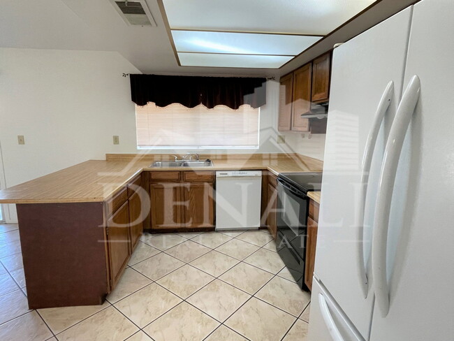 Building Photo - 4746 W Aster Dr