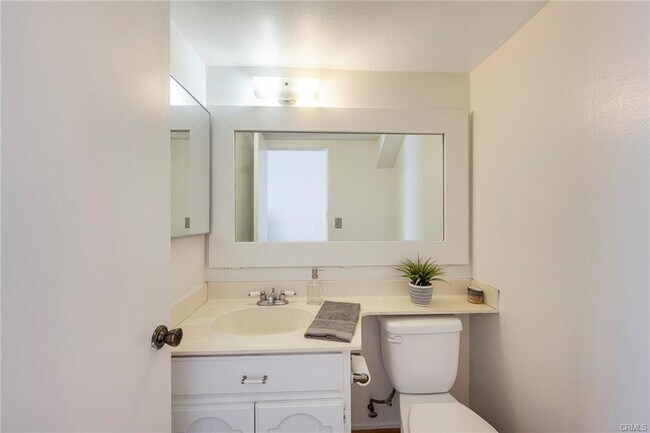 Building Photo - 5581 Crescent Ave