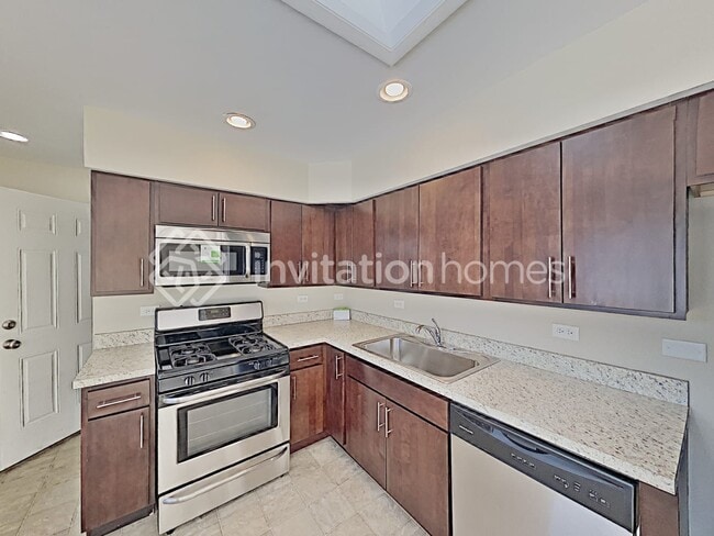 Building Photo - 605 Lindale St