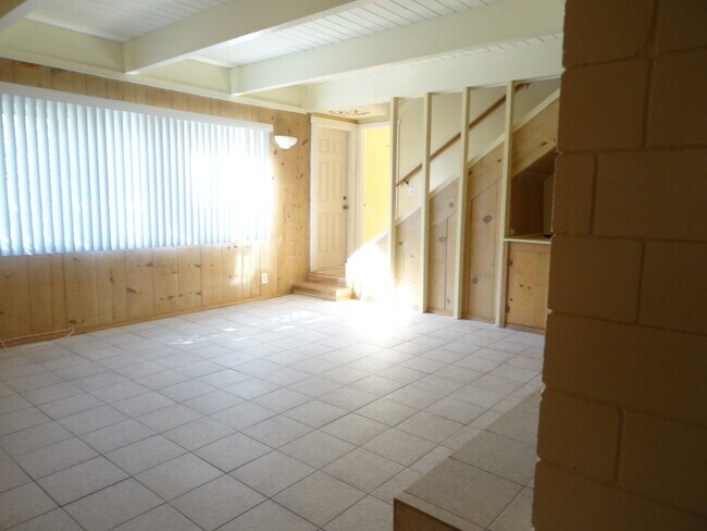 Building Photo - 2852 Forest Hill Blvd
