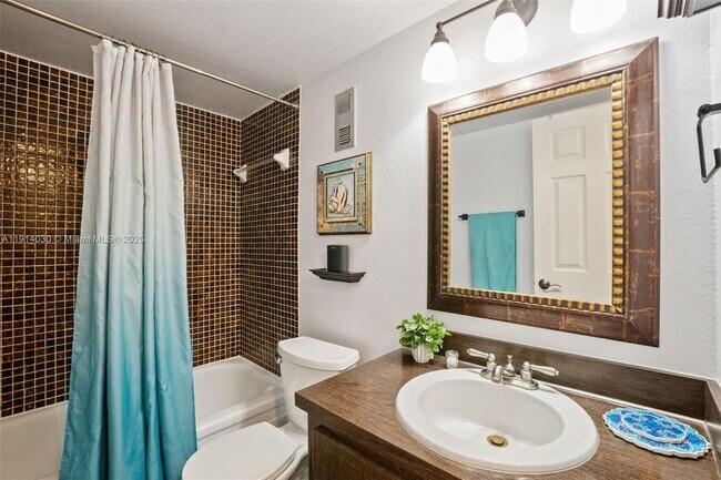 Building Photo - 2771 Taft St