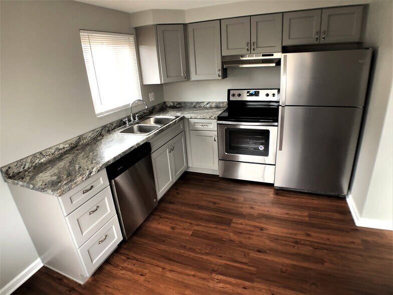 Building Photo - 162 Pointview Rd