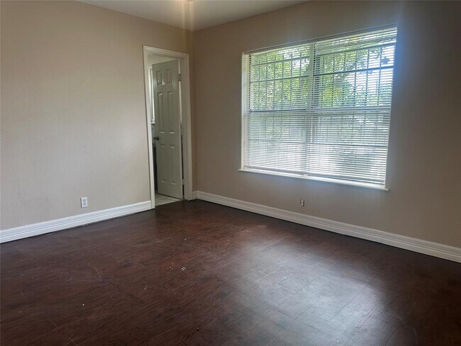 Building Photo - 601 Elsbeth Rd