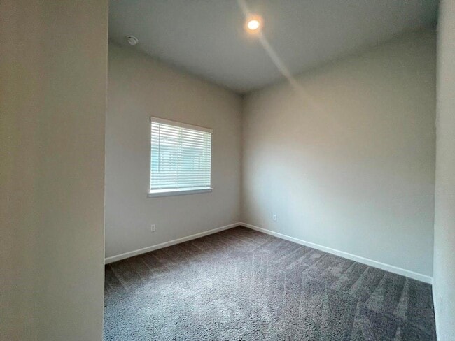 Building Photo - 149 Patrick Herndon Dr