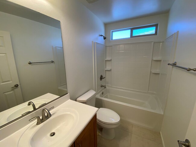 Building Photo - 2 Week Free Rent - Chandler Gem!