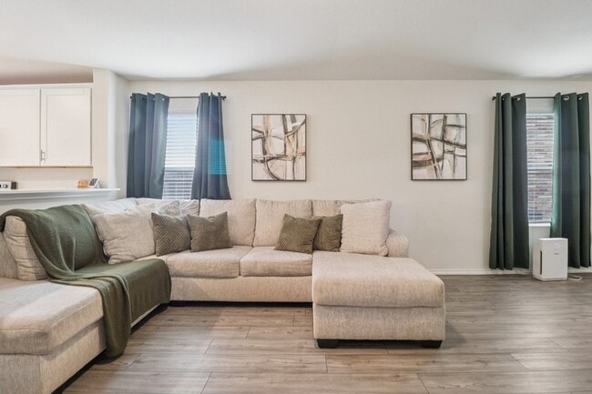 Building Photo - 475 Grenada Lk Dr