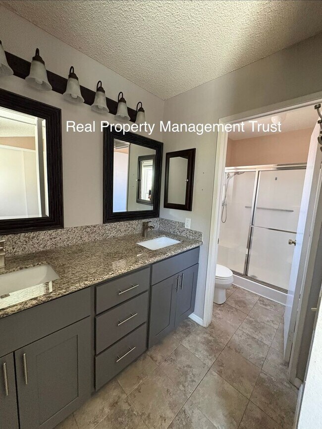 Building Photo - 10779 Anemone Cir