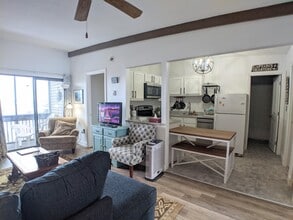 Building Photo - 178 Treetop Cir