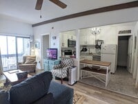 Building Photo - 178 Treetop Cir