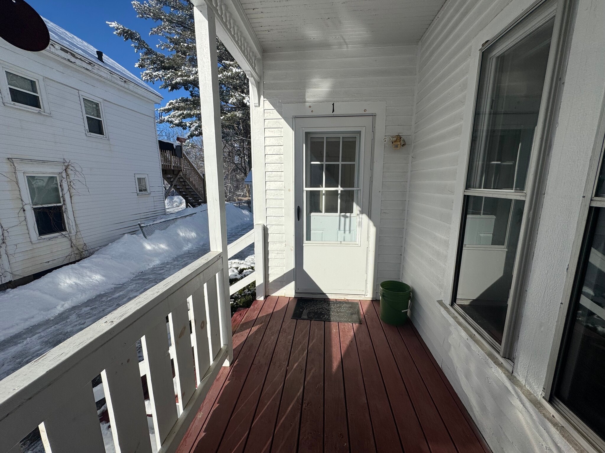 Building Photo - 10 Maple St