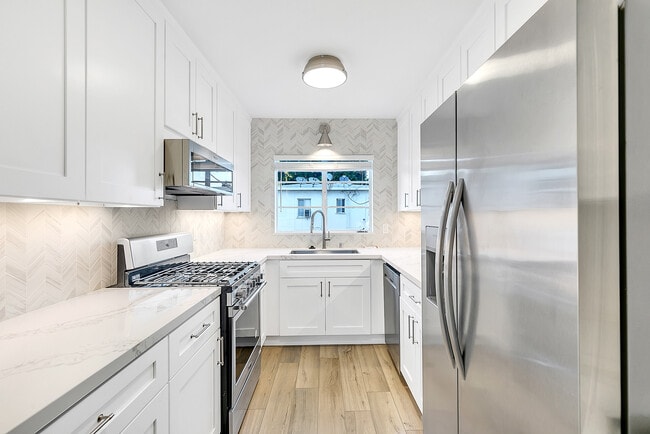 Building Photo - 419 Rexford Dr.