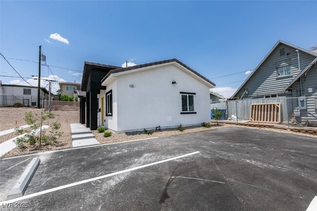 Building Photo - 367 N 16th St