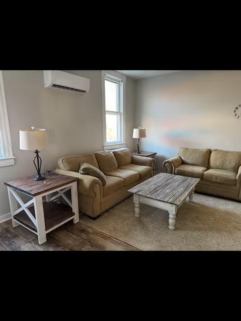 Building Photo - 302 W Potomac St