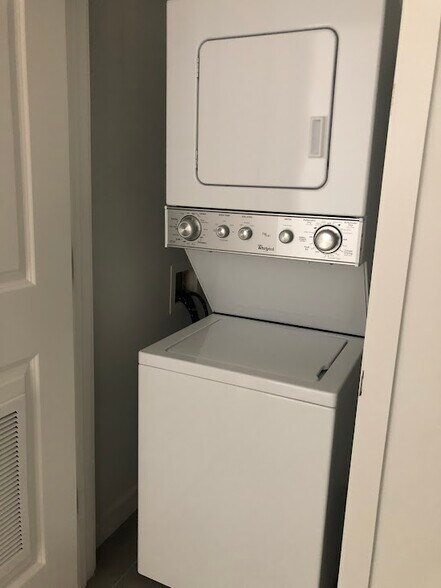 Building Photo - 1600 NE 1st Ave